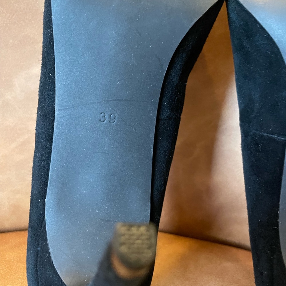 ZIGN Black Suede Heels. Size 8 (US) / 39 (EUR) - Picture 7 of 16